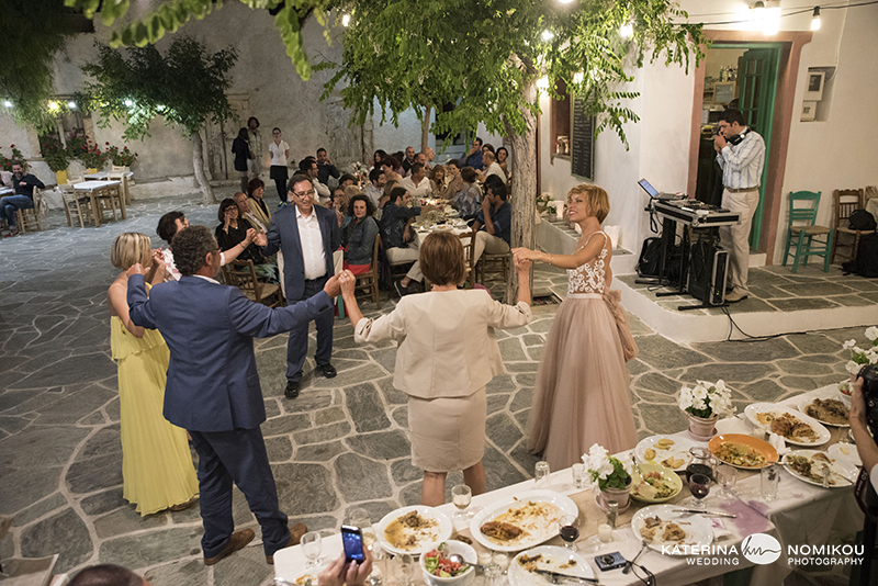 folegandros chic dexiwsi gamos wedding reception 15